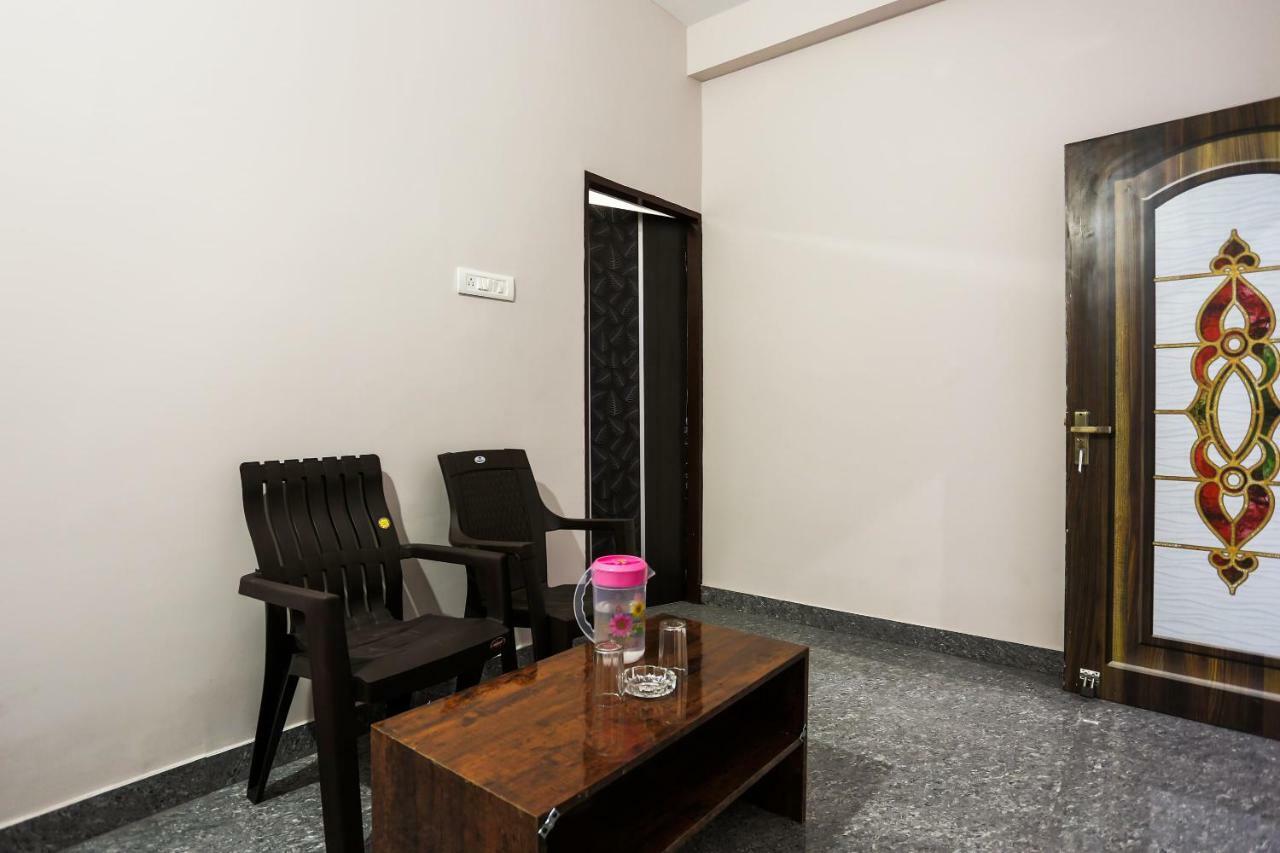 캐피탈 O 43512 비자야 팰리스 호텔 Khandagiri 외부 사진